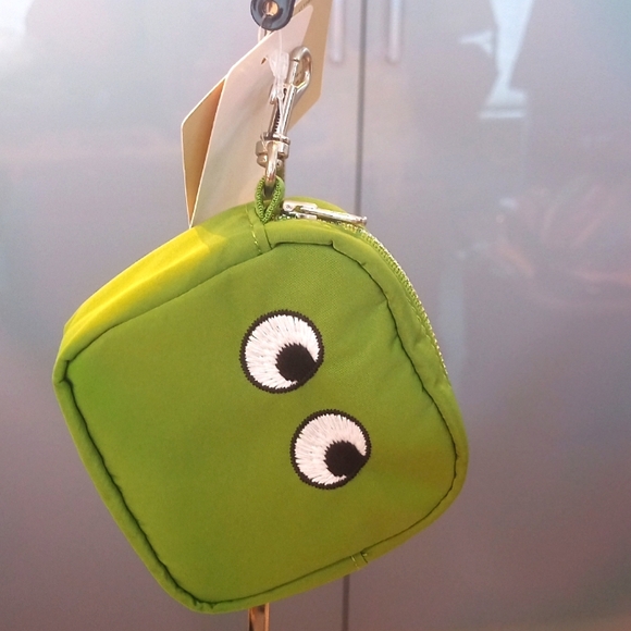 NWT PICK 1: Anya Hindmarch x Uniqlo Charm/Keychain-Attached Shopping Tote Inside - Picture 3 of 9